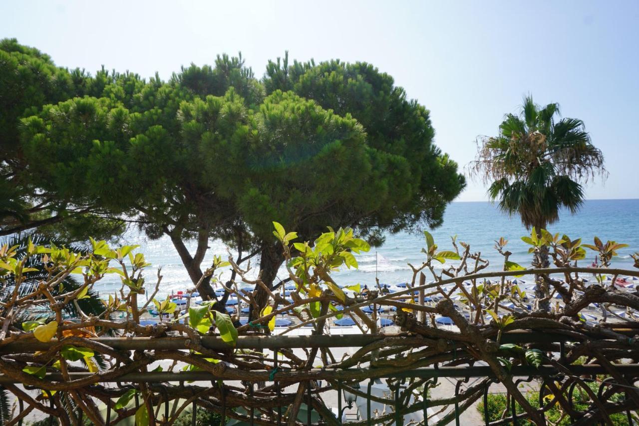 Hotel Beau Rivage Alassio Ngoại thất bức ảnh