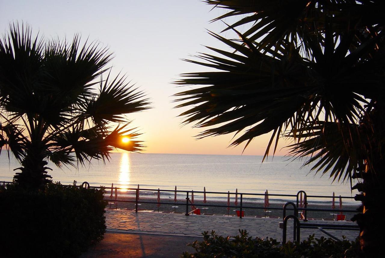 Hotel Beau Rivage Alassio Ngoại thất bức ảnh
