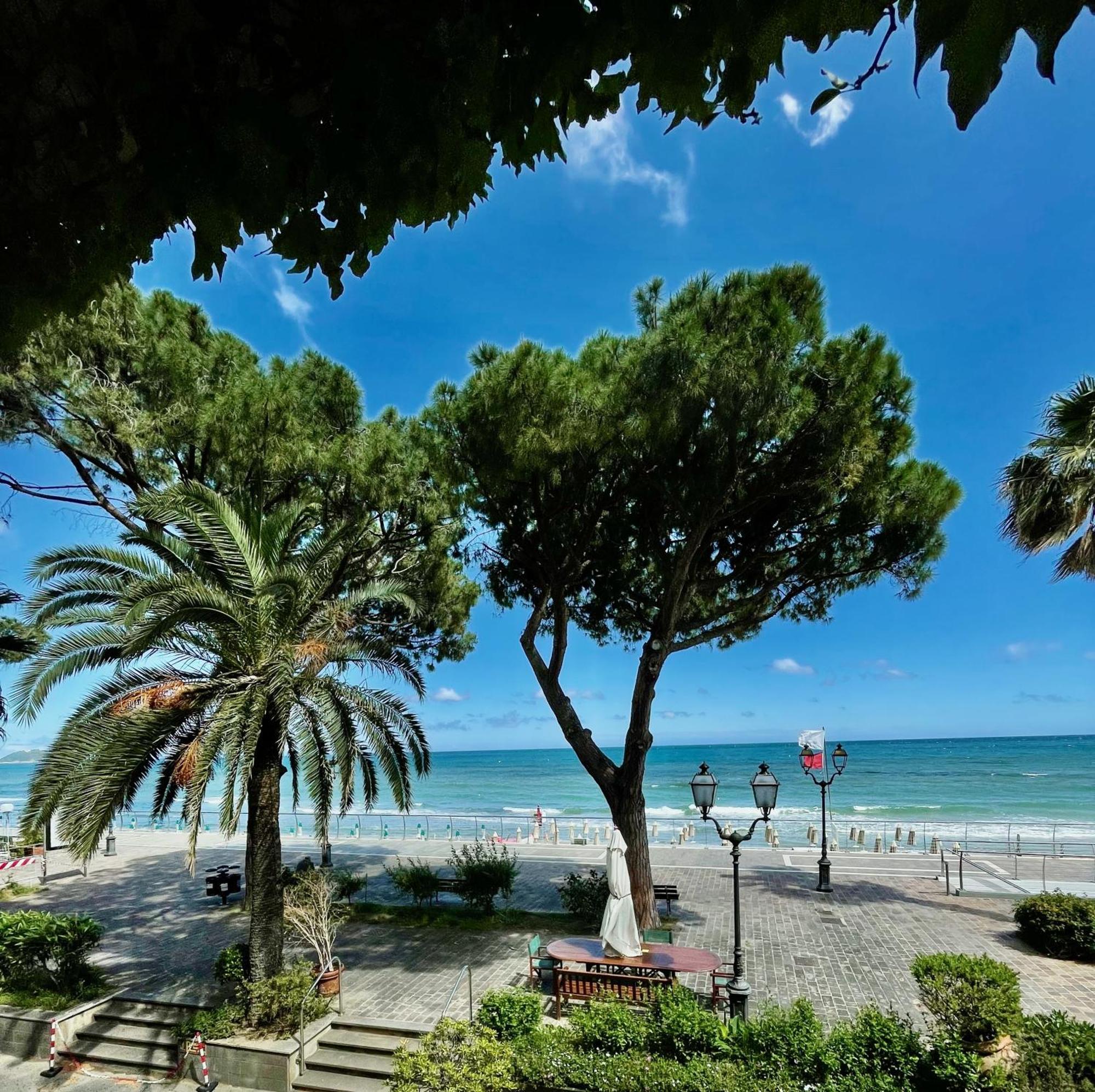 Hotel Beau Rivage Alassio Ngoại thất bức ảnh